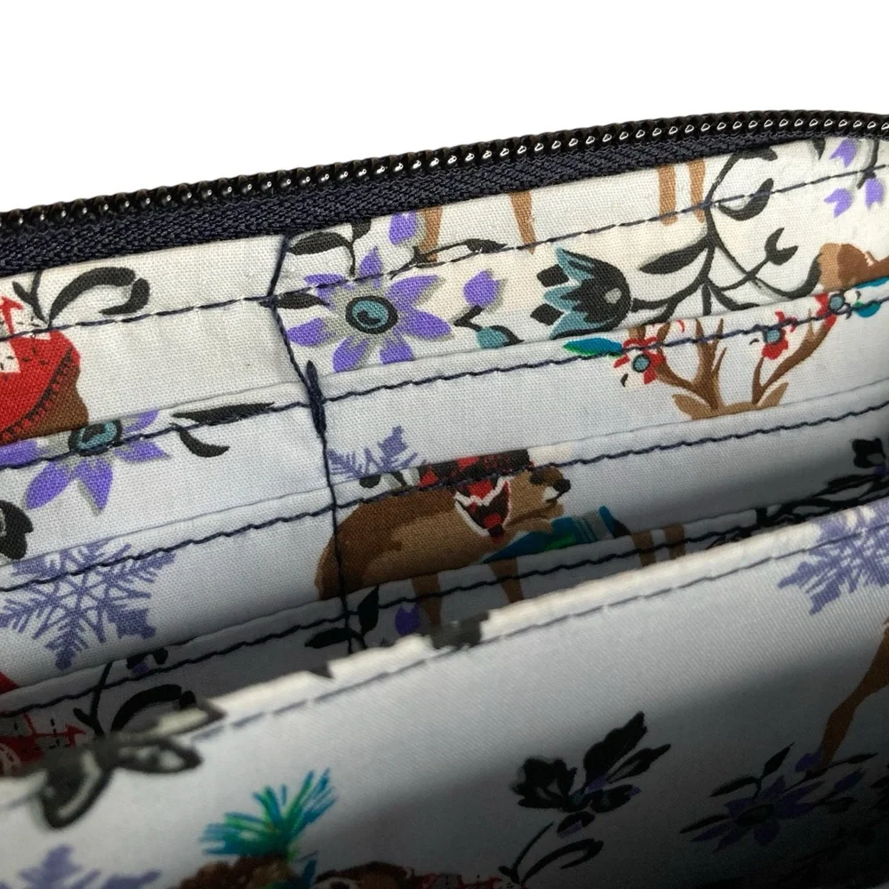 ⌛️SOLD⌛️ Vera Bradley RFID Turnlock Wallet Merry Mischief Snow Day Quilt Cotton - Picture 14 of 16
